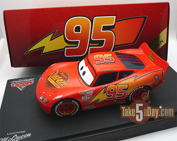 Disney Pixar Cars 1:24 Lightning McQueen Die-cast Car with Tire