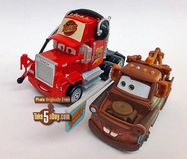 Pit-Crew-Mack-&-Mater-with-Sign_02