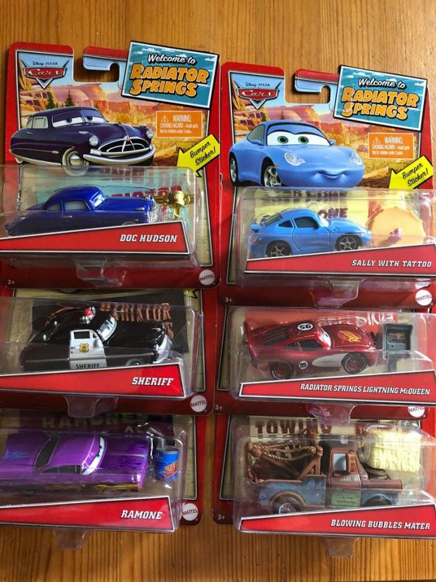 Mattel Disney Pixar Cars Toys, Radiator Springs 3-Pack with Lightning McQueen, Mater and Sheriff Die-Cast Toy Cars ( Exclusive)