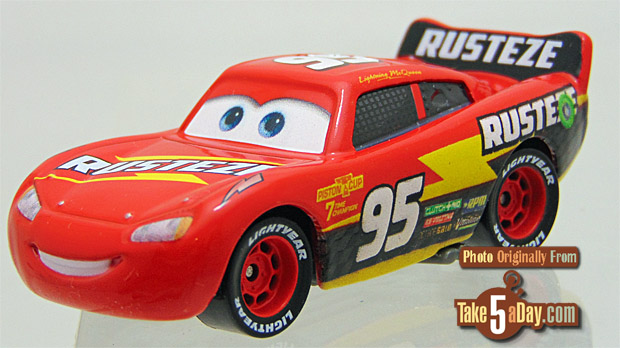 Lightning mcqueen racing in nascar